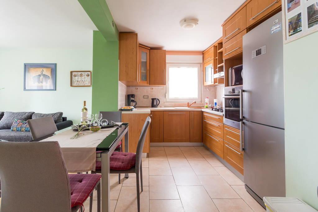Apartment Dina *